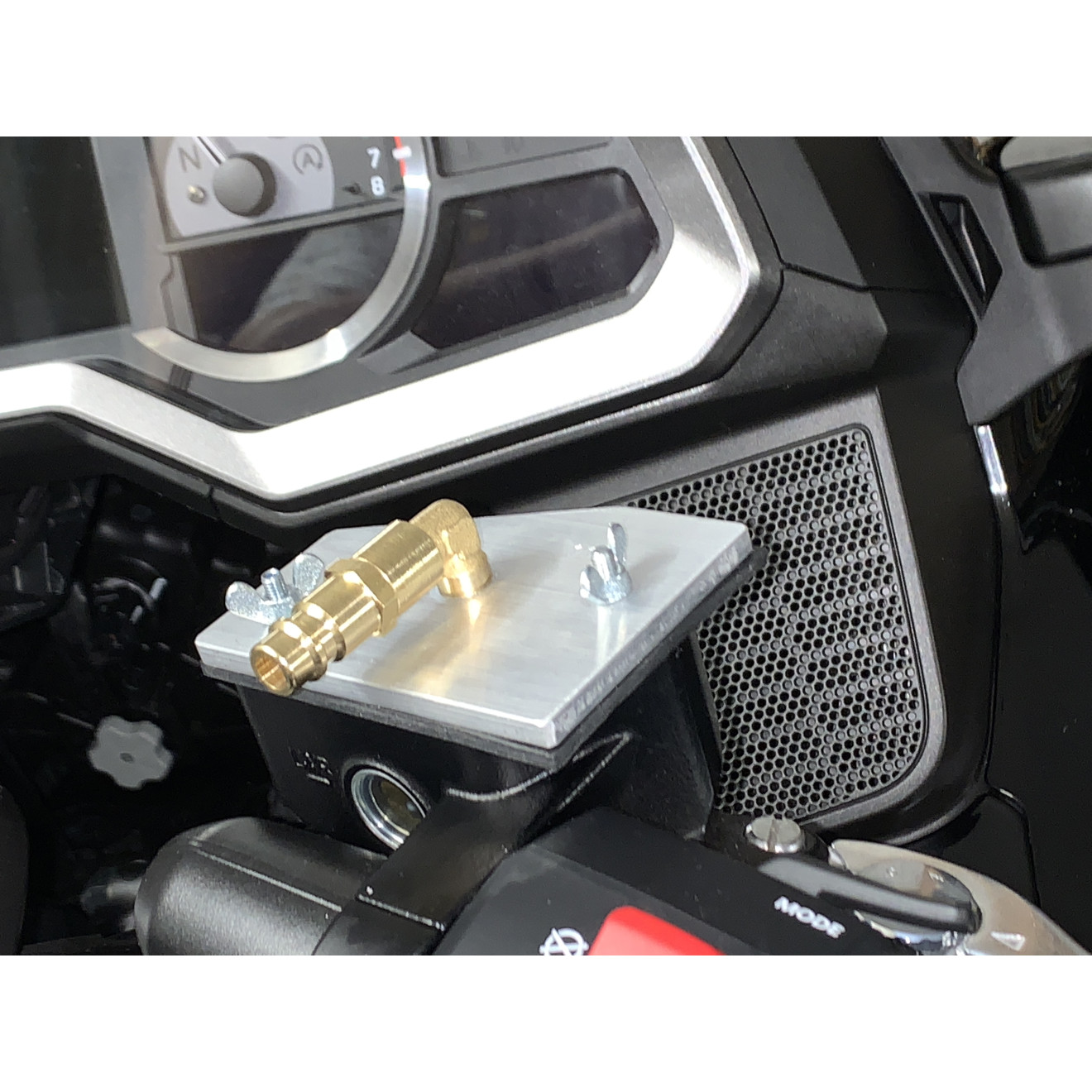 Manotec Adapter Nr. 112 auf Honda Goldwing