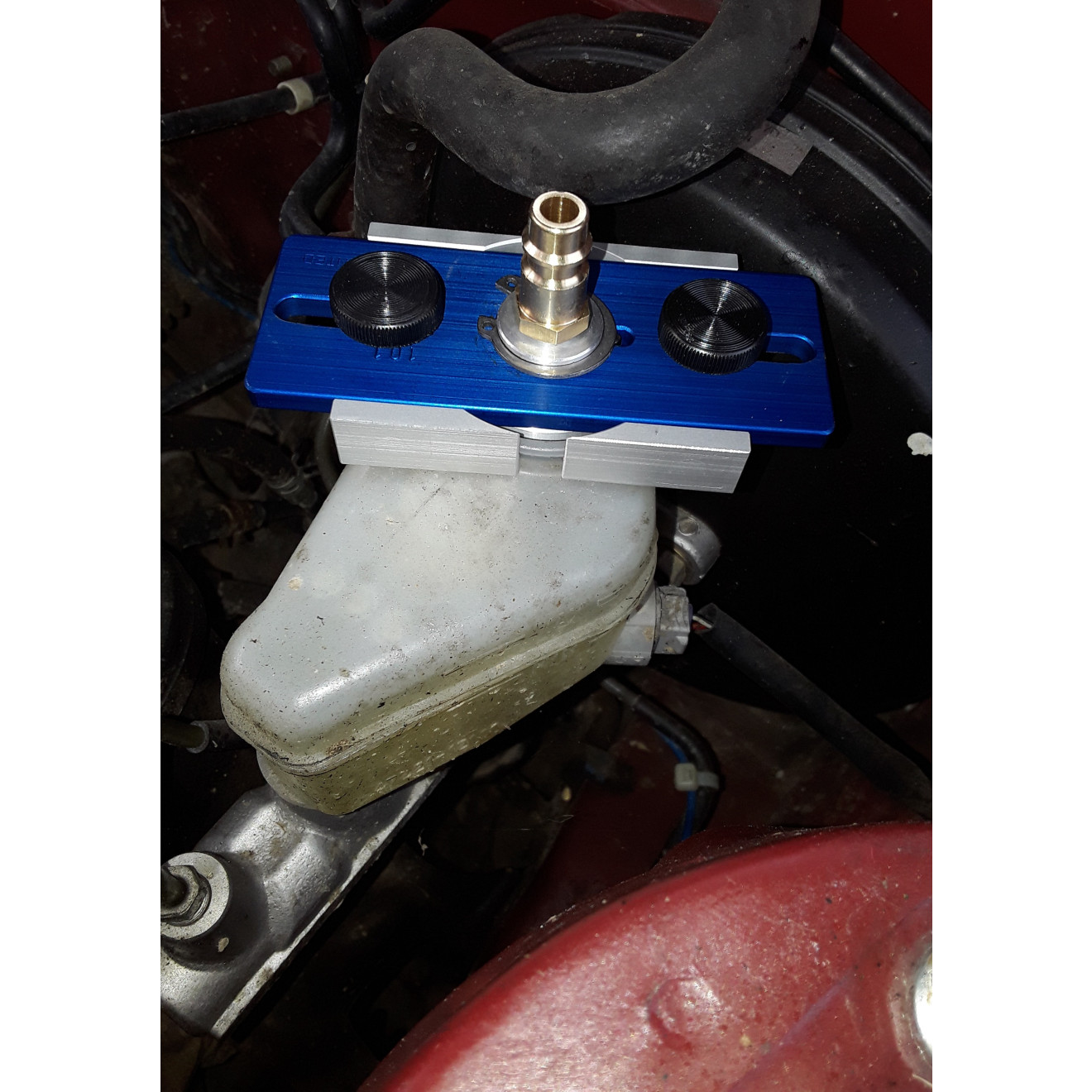 MCV 4 42 montiert an Toyota Corolla