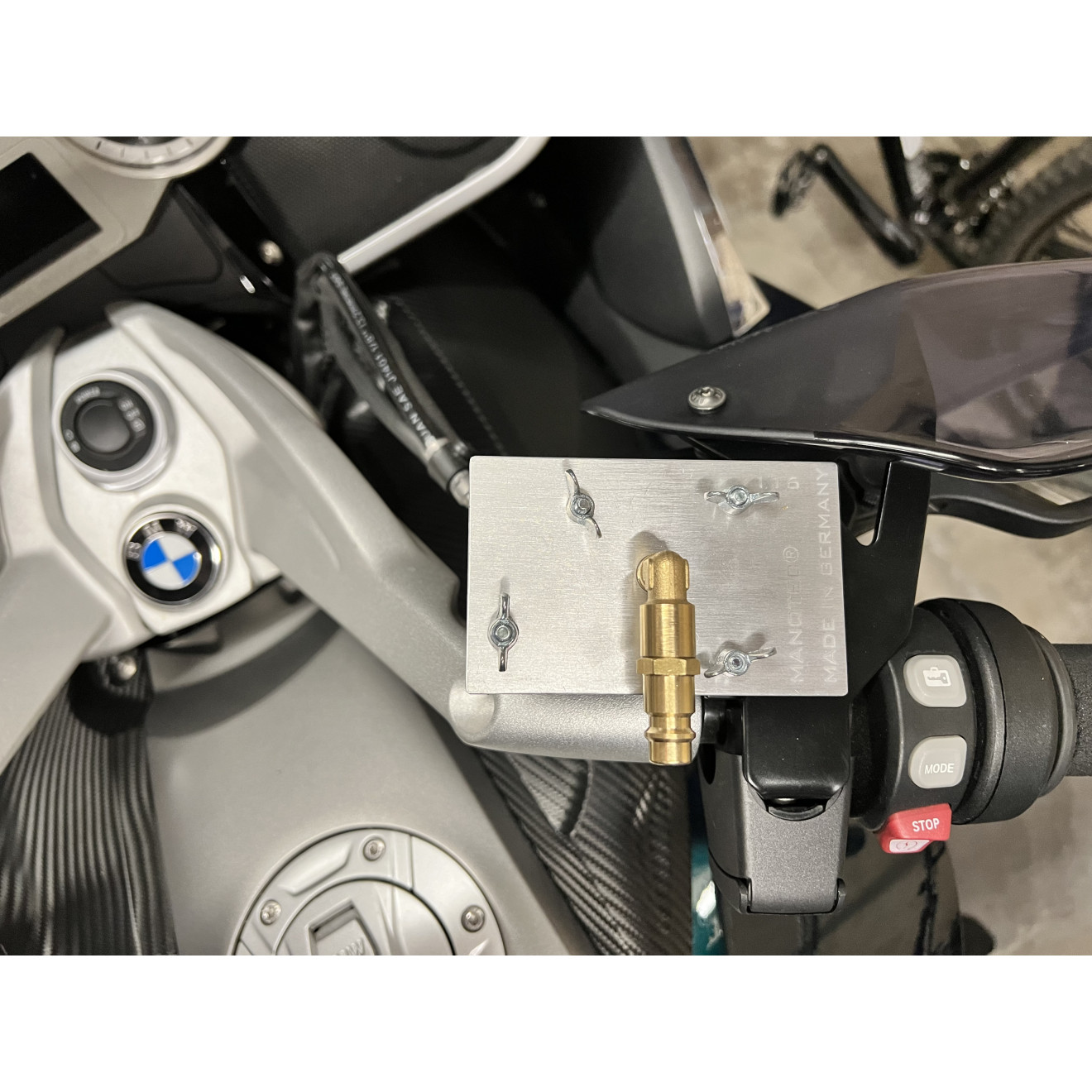 Adapter Nr. 116 montiert auf BMW K1600 GTL