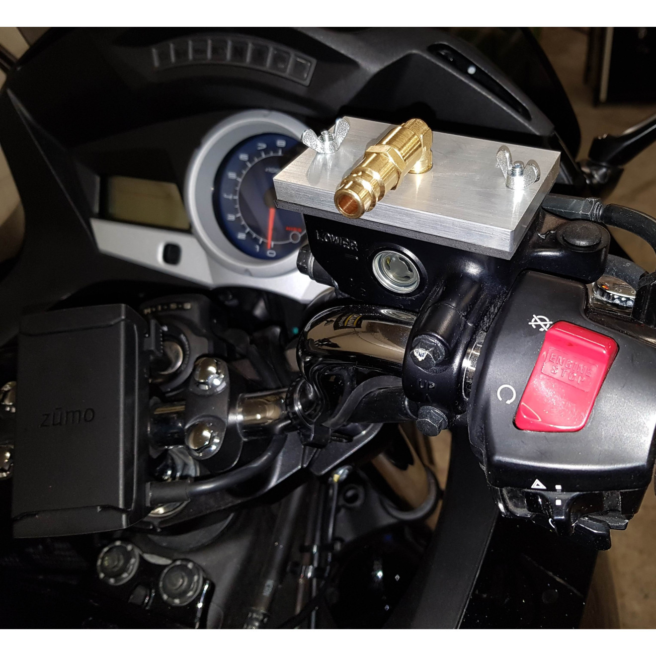 Manotec Adapter Nr. 97, 20920097 montiert auf einer Honda