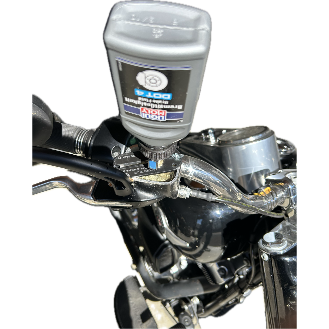 Nachfüllsystem montiert auf Harley Davidson FatBoy vorne