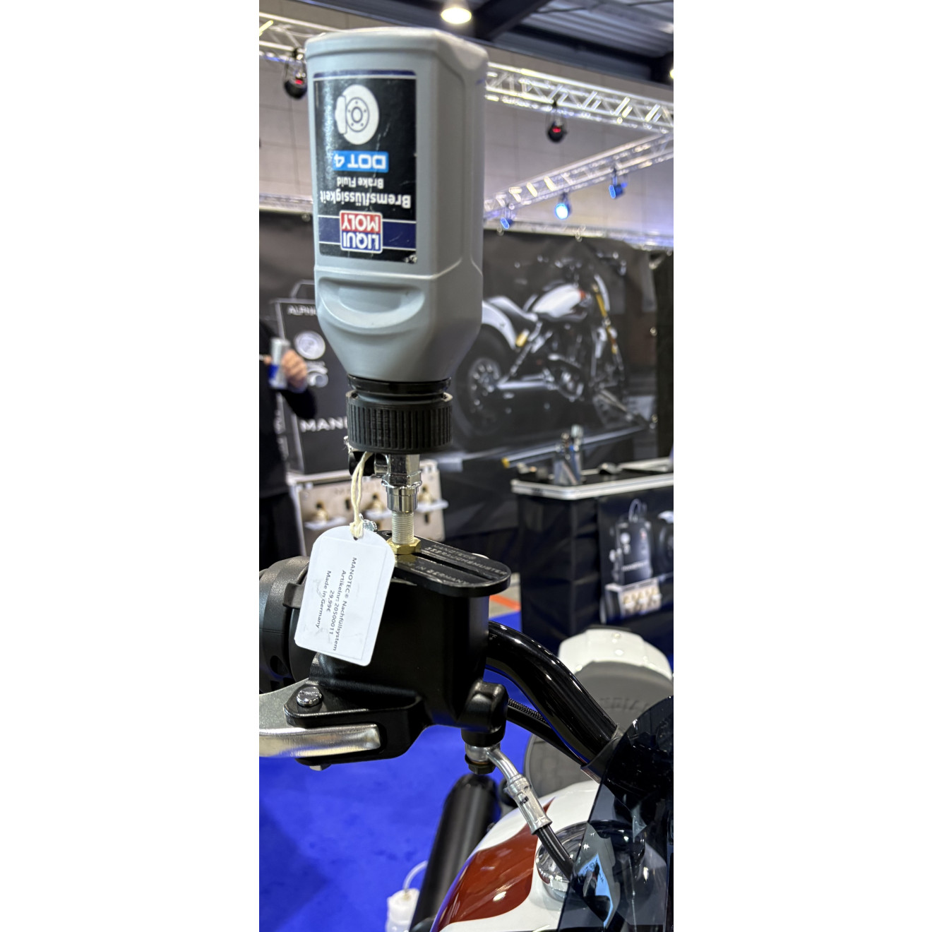 Nachfüllsystem montiert auf Kawasaki Z650