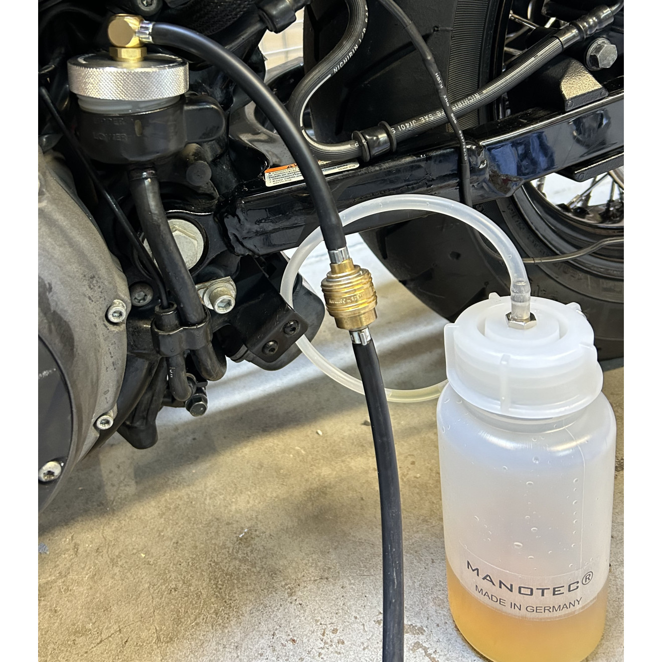 MANOTEC® Auffangflasche AF01 für Bremsenentlüftungsgeräte