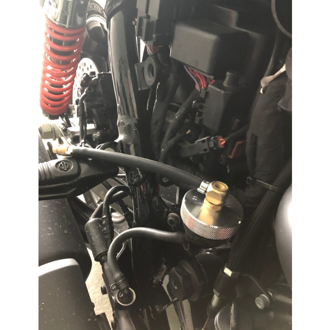 MANOTEC® Adapter Nr. 21, 20900021, montiert auf Harley Davidson Street Rod