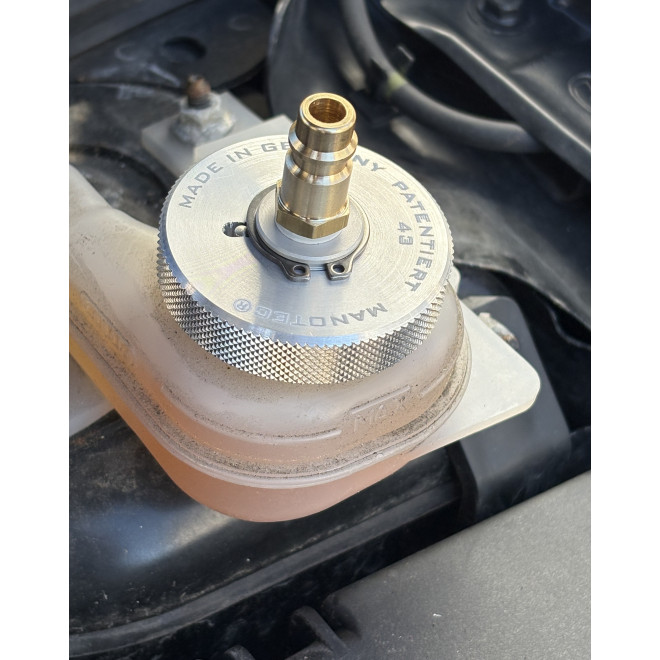 Adapter Nr. 43 montiert an Mazda 2