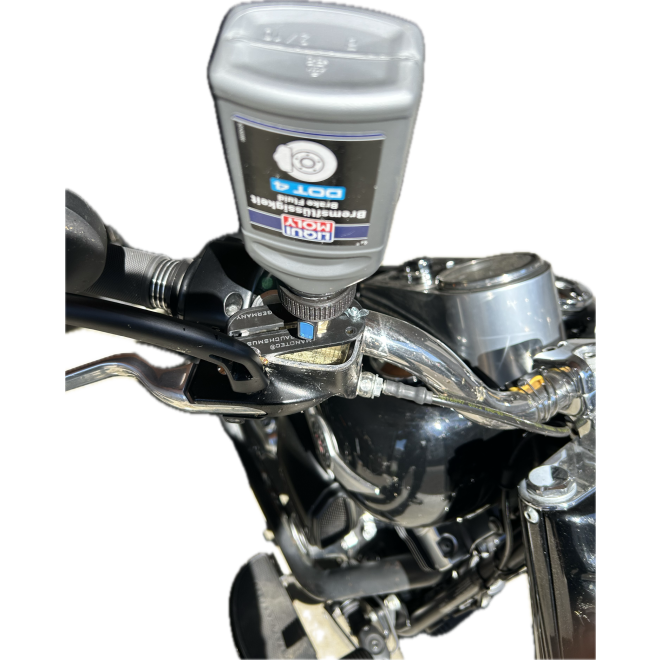 Nachfüllsystem montiert auf Harley Davidson FatBoy vorne